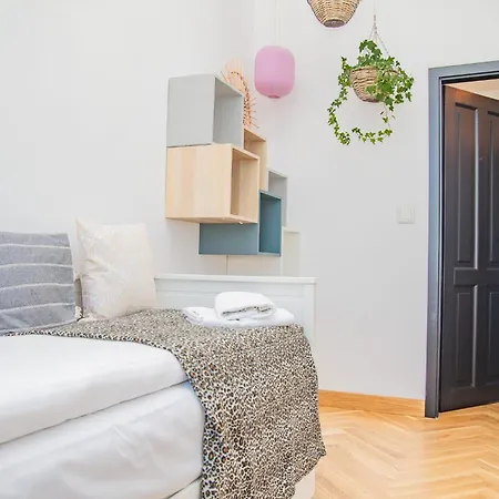 Inpoint Royal Wawel View & Old Town Self Check-in * Krakow